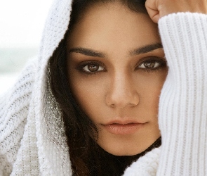 Brunetka, Sweterek, Vanessa Hudgens