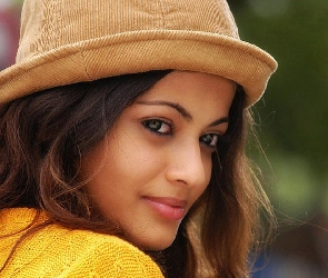 Usmiech, Kapelusik, Sneha Ullal
