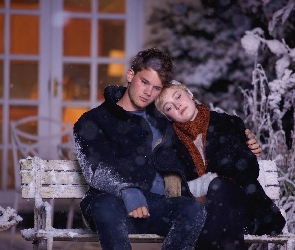 Śnieg, Ławka, Dakota Fanning, Film, Aktor, Jeremy Irvine