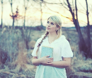Blondynka, Książka, Kobieta