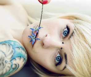 Piercing, Kolczyki, Blondynka, Kobieta, Kwiatek, Tatuaż