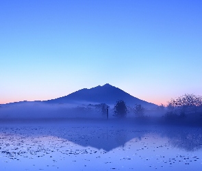 Góra, Mgła, Jezioro