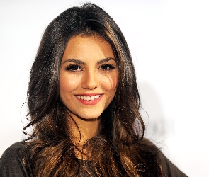 Victoria Justice, Uśmiechnięta