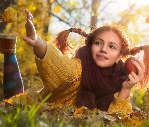 Dziewczyna, Jesień, Las, Liście, Jabłko