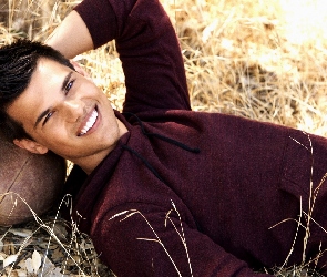 Uśmiech, Bluza, Trawa, Piłka, Taylor Lautner