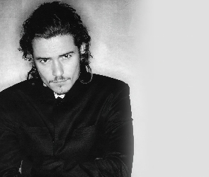 Orlando Bloom, czarny strój