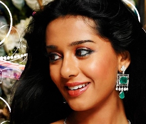 Amrita Rao, Uśmiech, Brunetka