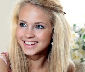 Emilie Marie Nereng, Uśmiech