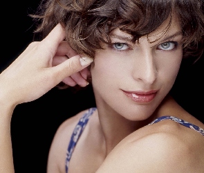 Milla Jovovich, Spojrzenie