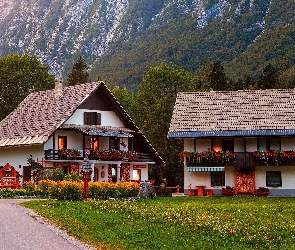 Domy, Słowenia, Góry