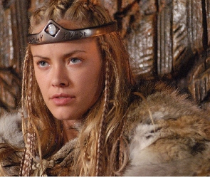 Kristanna Loken, Opaska, Futro