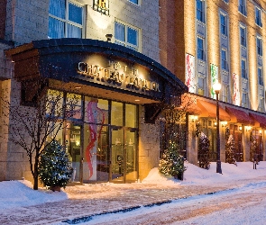 Ulica, Zima, Hotel
