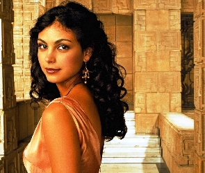 Morena Baccarin, Kolczyk, Brunetka