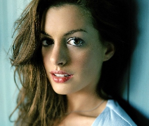 Spojrzenie, Anne Hathaway