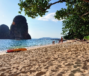 Plaża, Ludzie, Łódka, Skały, Wybrzeże