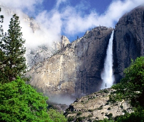 Stany Zjednoczone, Stan Kalifornia, Góry, Wodospad, Drzewa, Park Narodowy Yosemite