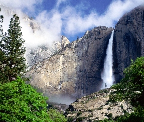 Góry, Drzewa, Stan Kalifornia, Stany Zjednoczone, Park Narodowy Yosemite, Wodospad