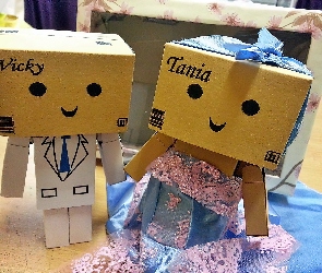 I Tania, Vicky, Danbo, Para