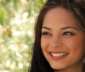 Uśmiechnięta, Kristin Kreuk