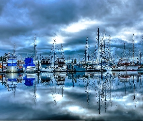 Motorówki, Żaglowce, Port