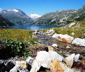 Jeziorko, Kamienie, Góry
