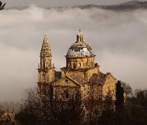 Mgła, Włochy, Kościół