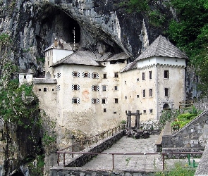 Zamek Predjamski Grad, Skała, Słowenia, Wieś Predjama