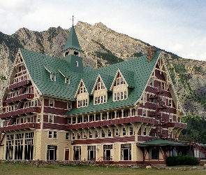 Trawnik, Drzewa, Góry, Hotel