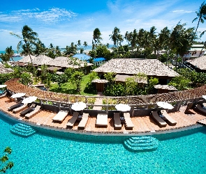 Tropiki, Basen, Hotel