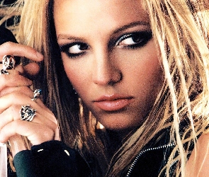 Britney Spears, Twarz