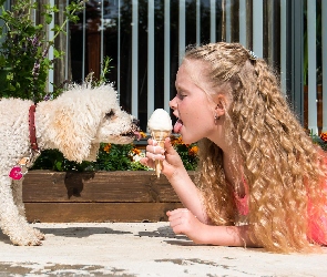 Pies, Lody, Dziewczynka