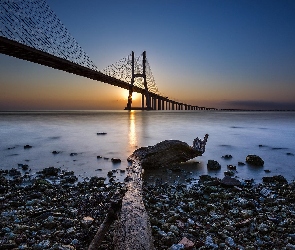 Most, Kamienie, Morze