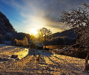 Domek, Wieś, Zima, Góry, Zachód słońca