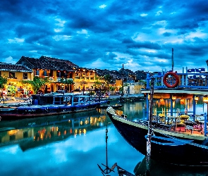 Port, Miasto, Lodki