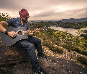 Mężczyzna, Kamień, Rzeka, Rośliny, Gitara