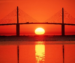 Zachód Słońca, Most