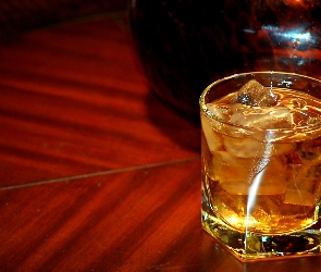 Drink, Z Lodem, Whisky