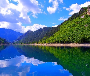 Góry, Jezioro