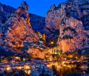 Oświetlenie, Moustiers Sainte Marie, Góry, Miasto