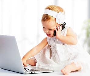 Telefon, Laptop, Dziewczynka