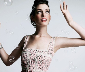 Anne Hathaway, Kobieta