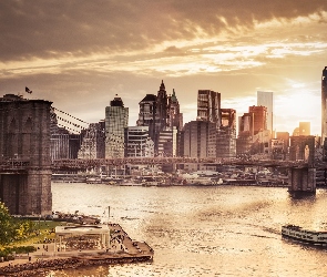 Zachód Słońca, Brooklyn Bridge, Nowy Jork, Rzeka, Most, Drapacze Chmur, Stany Zjednoczone