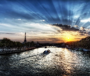 Chmury, Rzeka, Zachód słońca, Paryż, Wieża Eiffla, Francja