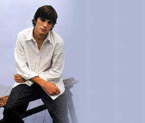 Ashton Kutcher, spodnie, koszula