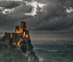 Zamek Prima Torre, Noc, Góra Monte Titano, San Marino, Zamek La Rocca o Guaita