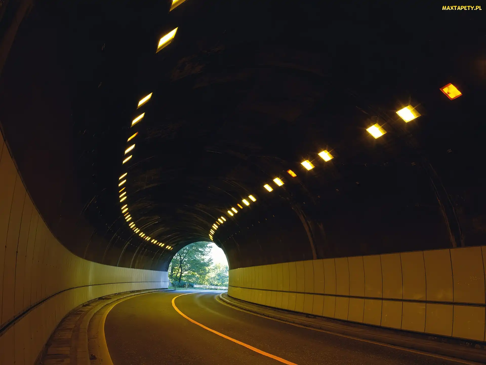 Tunel, Oświetlony