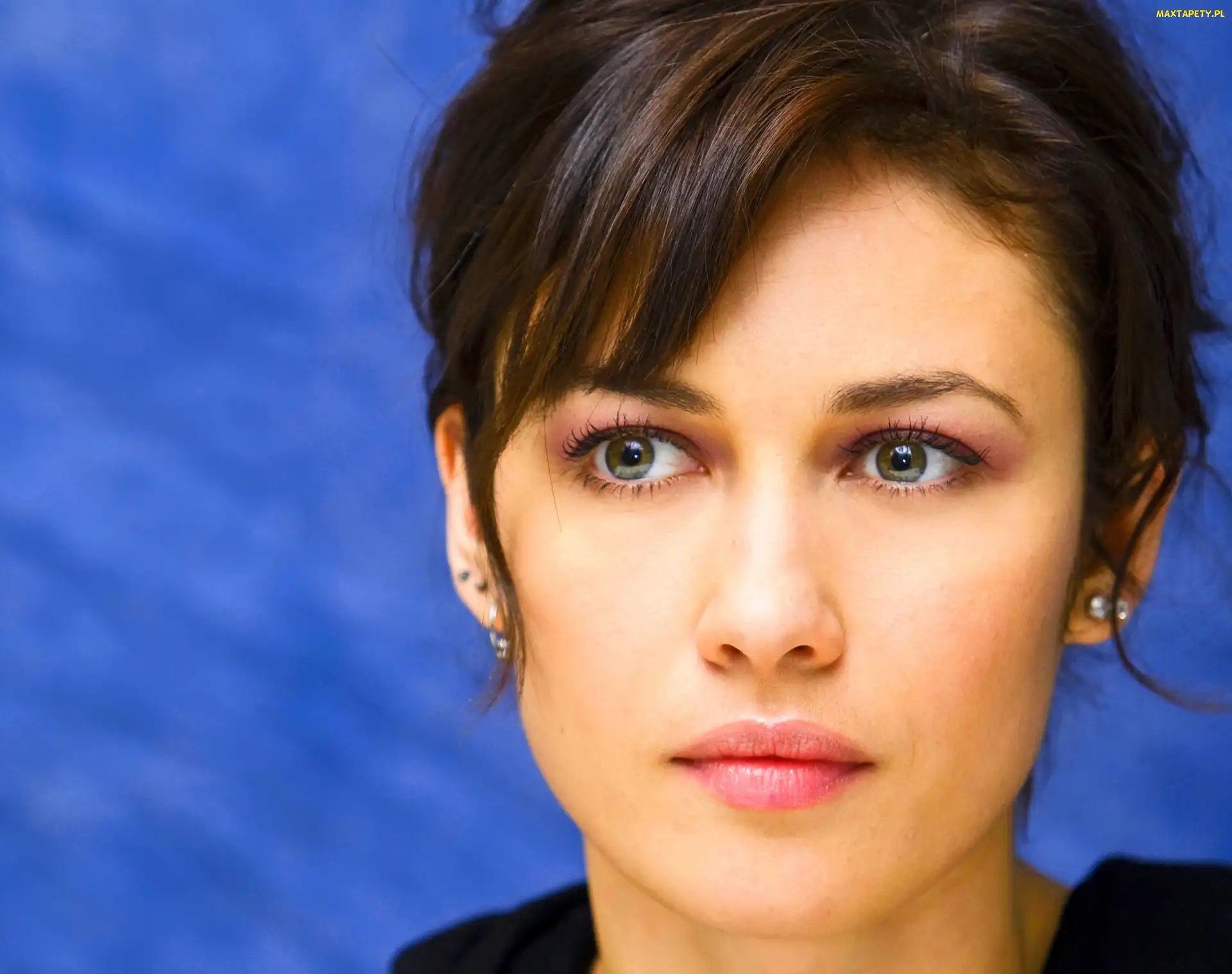 Olga Kurylenko, Twarz