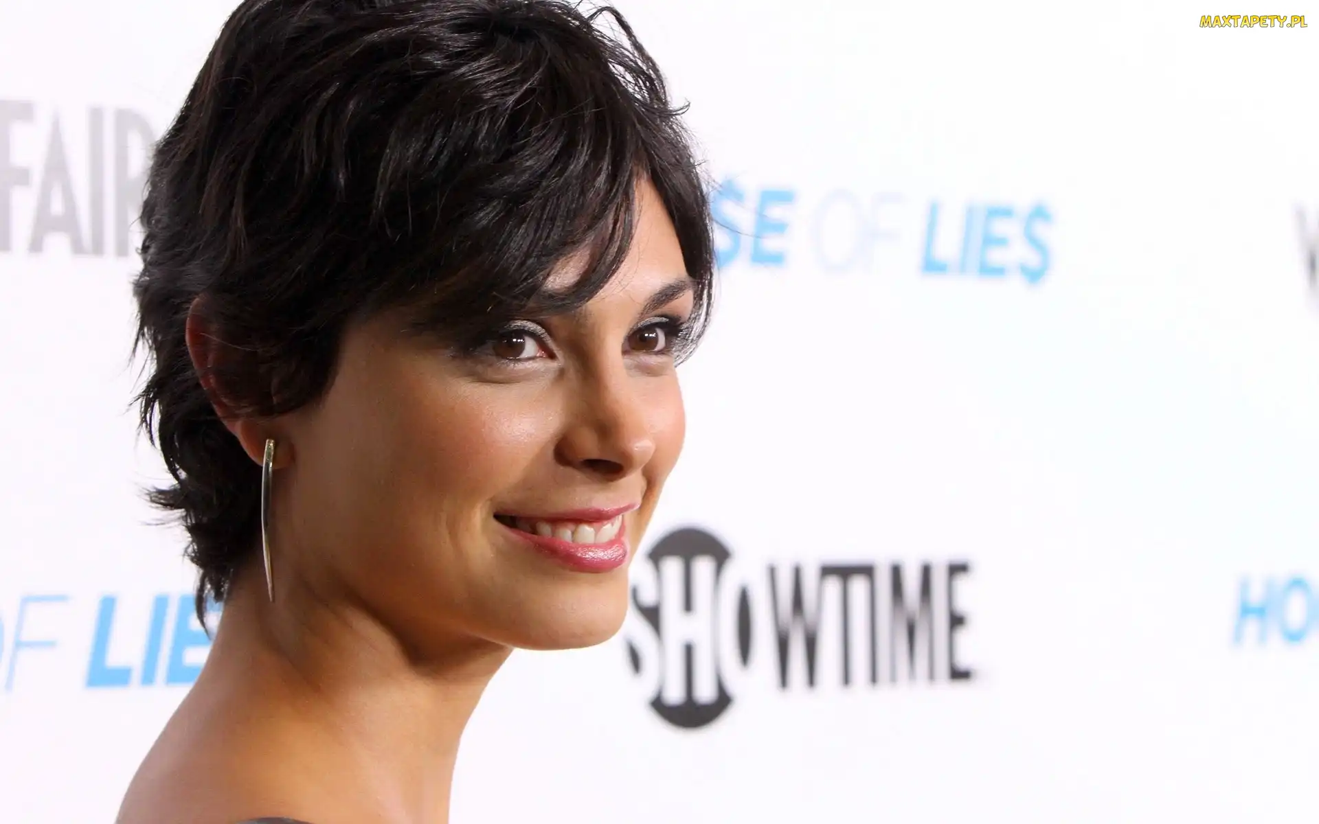 Morena Baccarin, Twarz, Uśmiechnięta