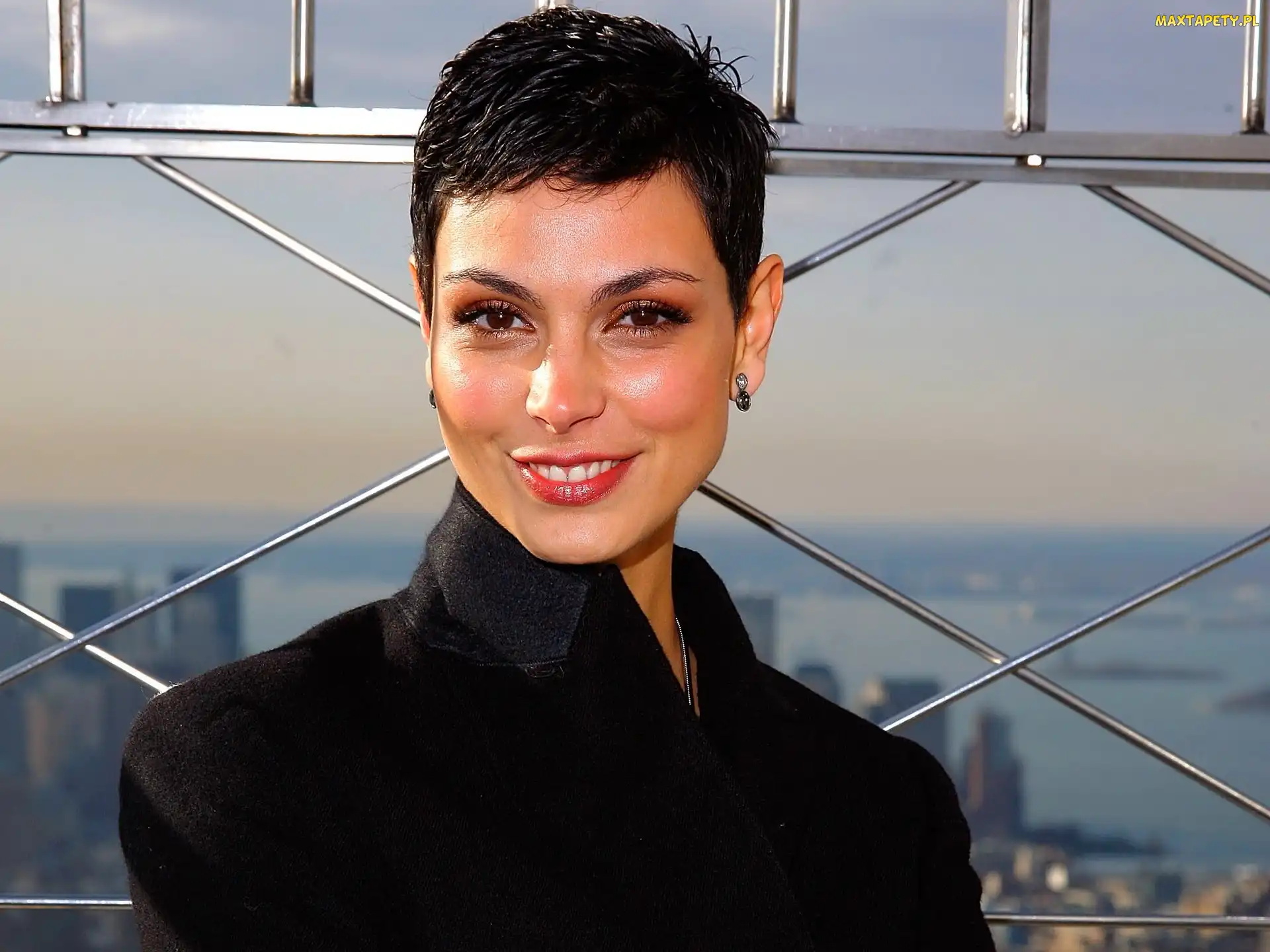 Uśmiech, Krata, Płaszczyk, Czarny, Morena Baccarin