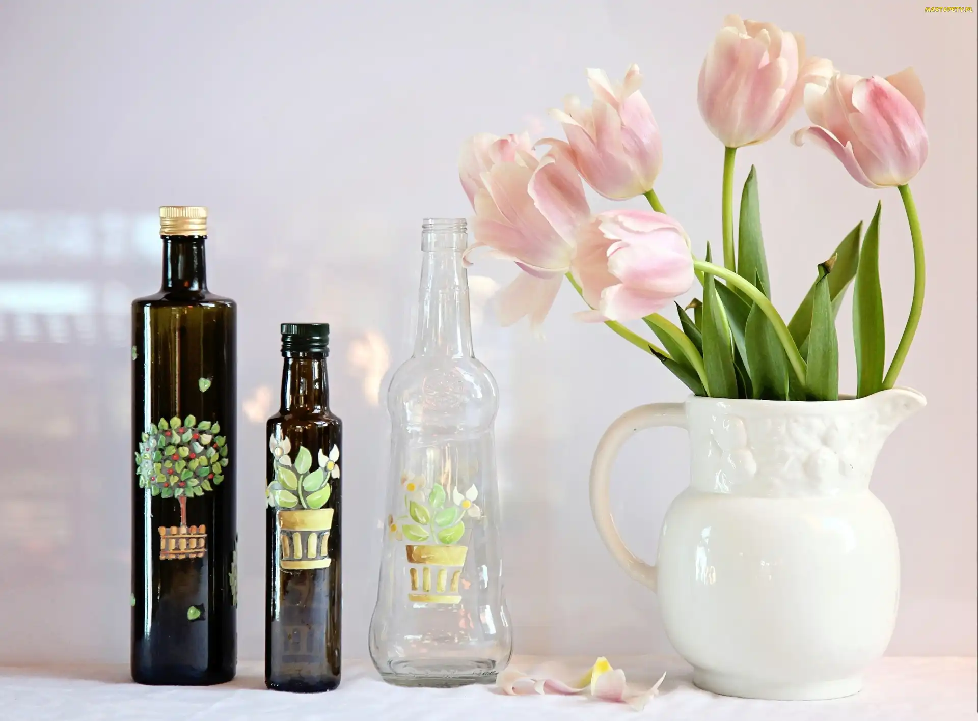Tulipany, Butelki, Dzban
